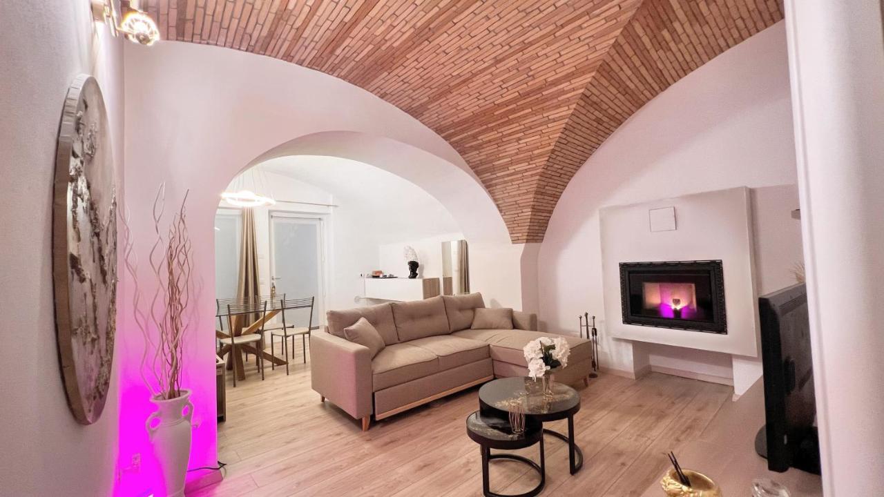 L'Arco Sul Lago • Gold Apartment Castro  Eksteriør bilde