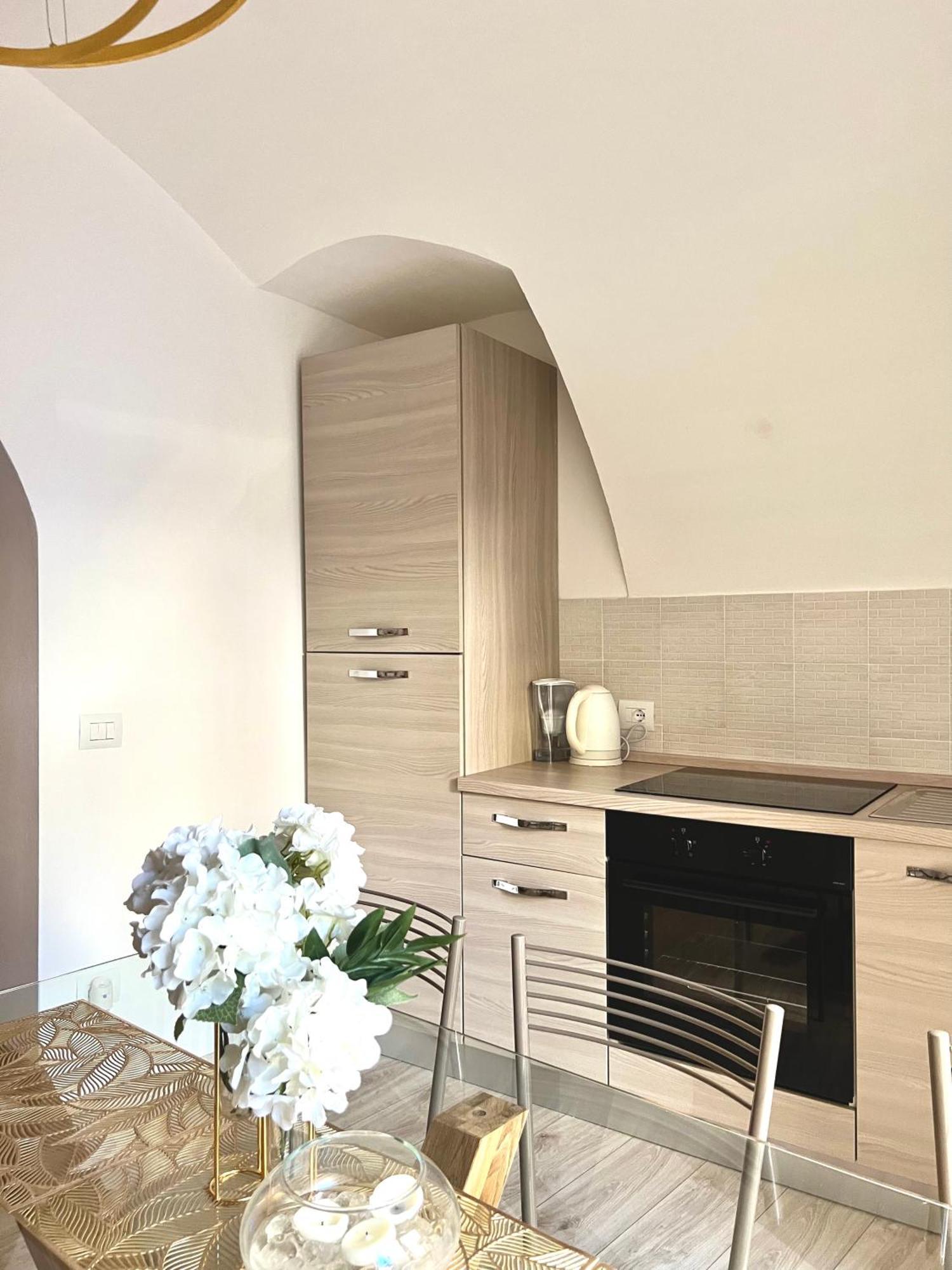L'Arco Sul Lago • Gold Apartment Castro  Eksteriør bilde