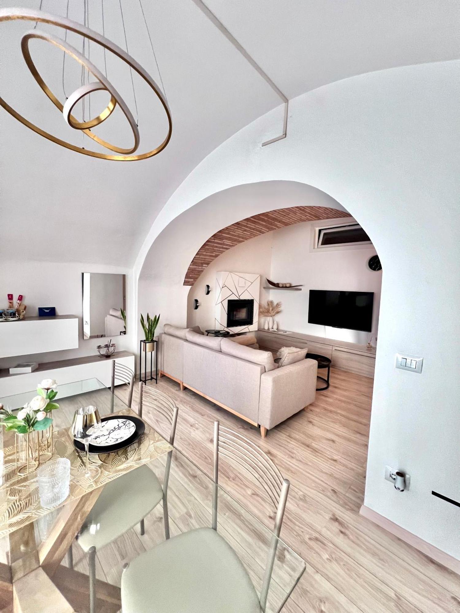L'Arco Sul Lago • Gold Apartment Castro  Eksteriør bilde